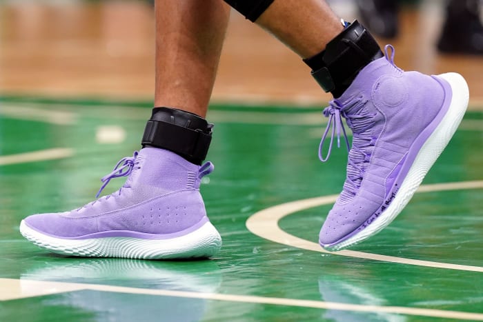 Stephen Curry wearing the Curry 4 FloTro 'Vivid Lilac'.